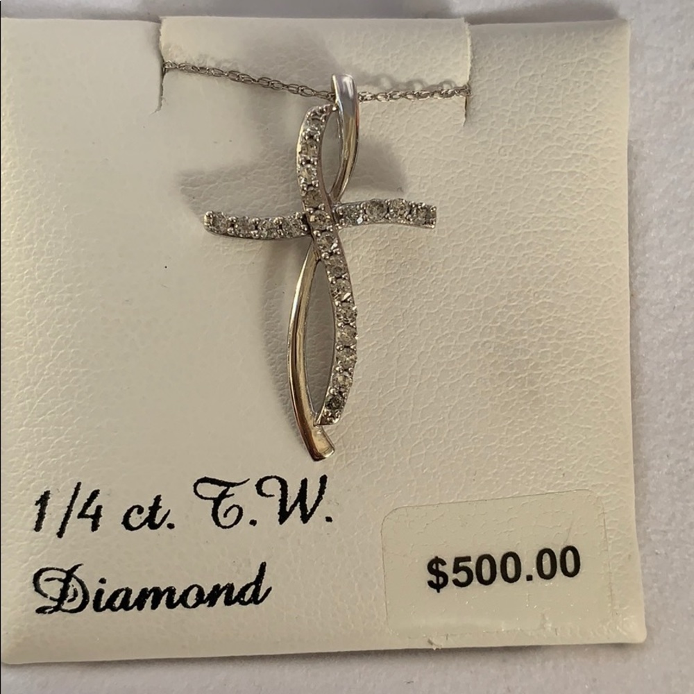 1/4 carat diamond cross necklace